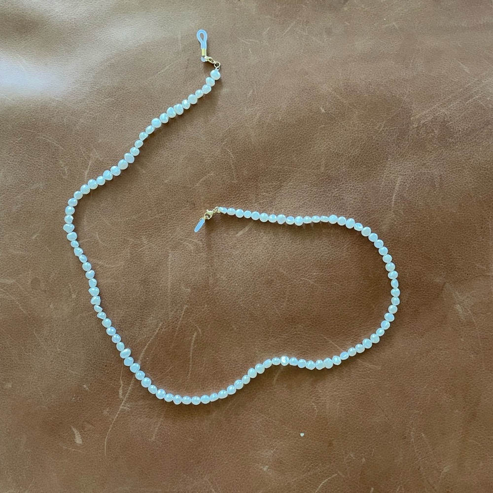 Pearl sunglass chain